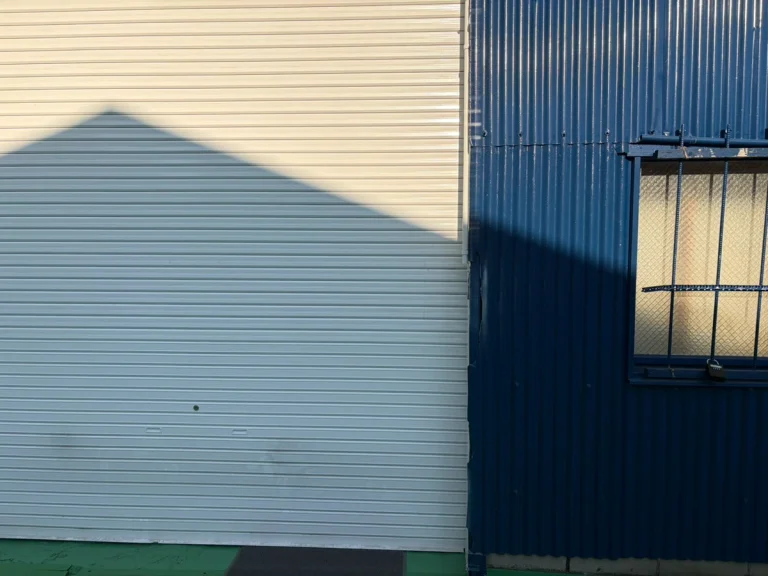 ベースパーク堺外観　シャッター